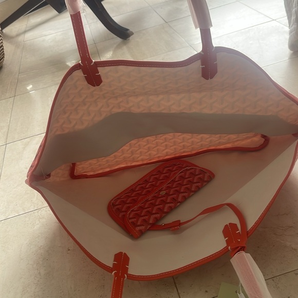 Stylish Orange Tote Bag 🧡 - Picture 4 of 6